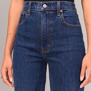 Abercrombie & Fitch Ultra High Rise 90s Straight Jean sz 28/6 Short